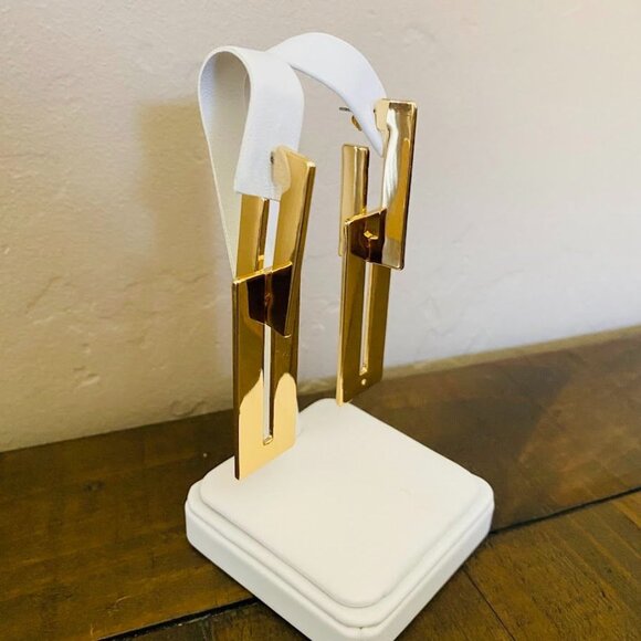 ZARA Gold Geometric Rectangle Drop Earrings – Bold Modern Statement Jewelry - Picture 3 of 8